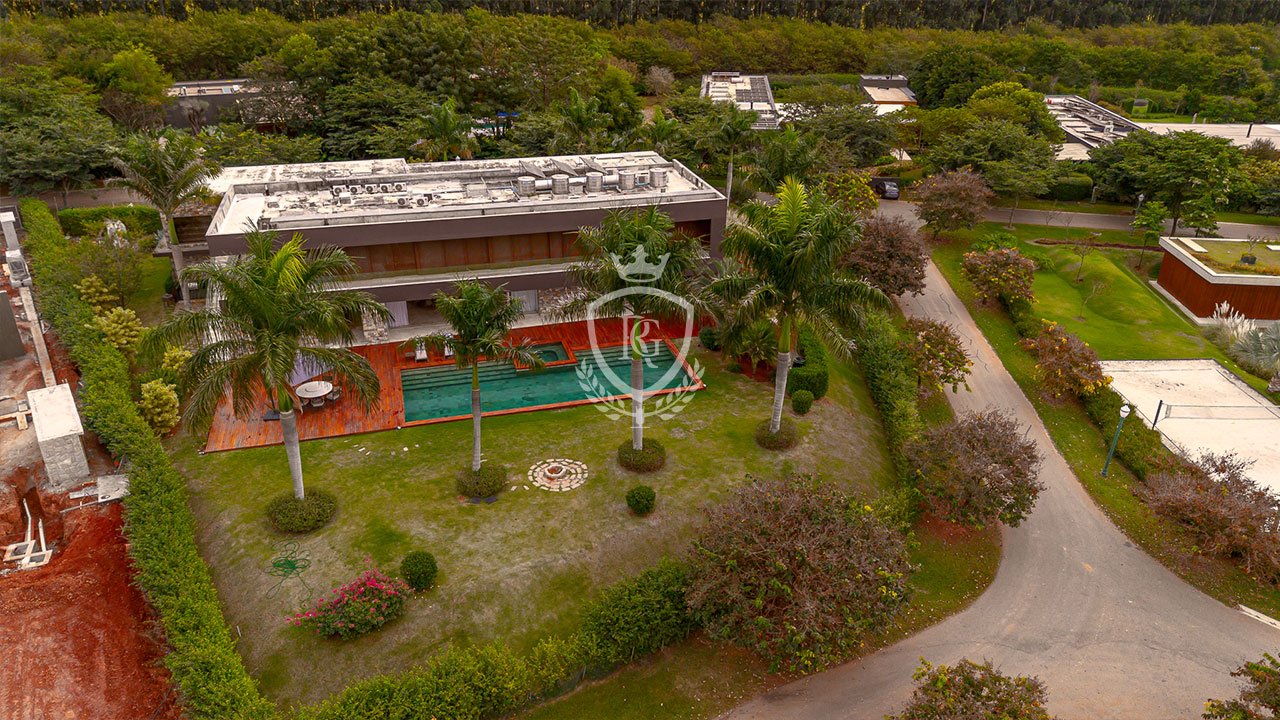 Casa com 5 Suítes à Venda no Condomínio Fazenda Boa Vista