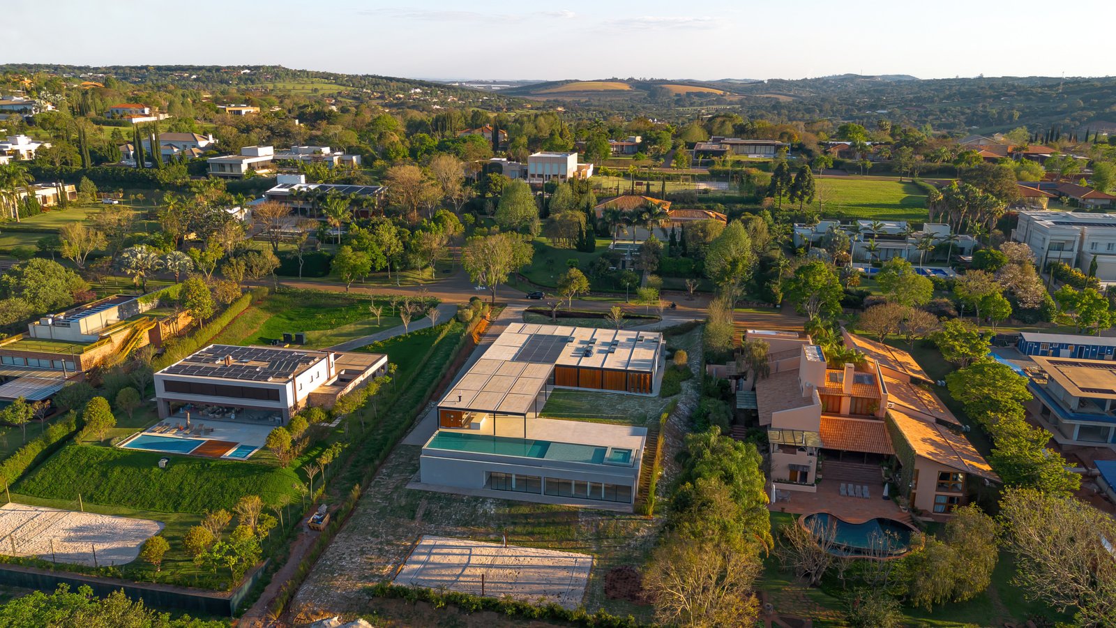 Casa com 6 Suítes à Venda no Condomínio Quinta da Baroneza