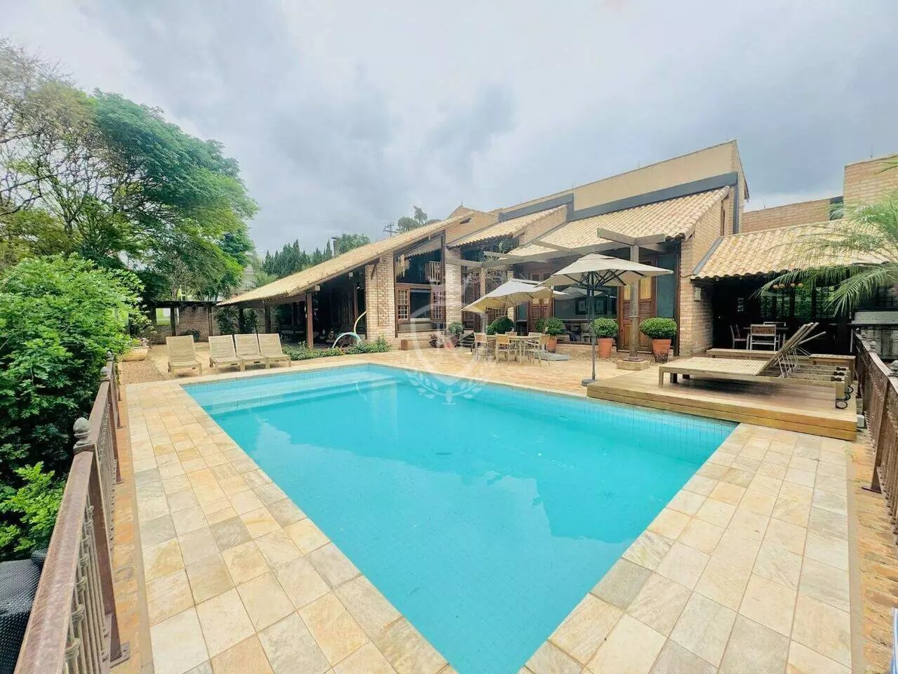 Casa com 5 Suítes à Venda no Condomínio Terras de São José
