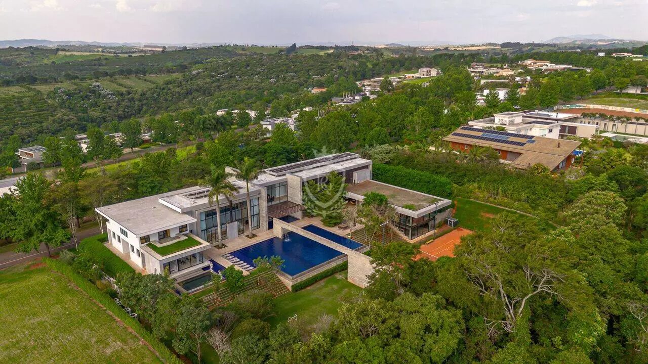 Casa com 9 Suítes à Venda no Condomínio Quinta da Baroneza