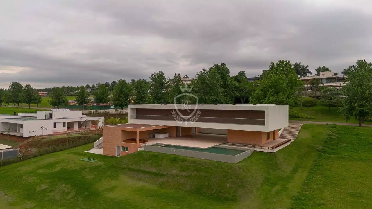 Casa com 6 Suítes à Venda no Condomínio Quinta da Baroneza