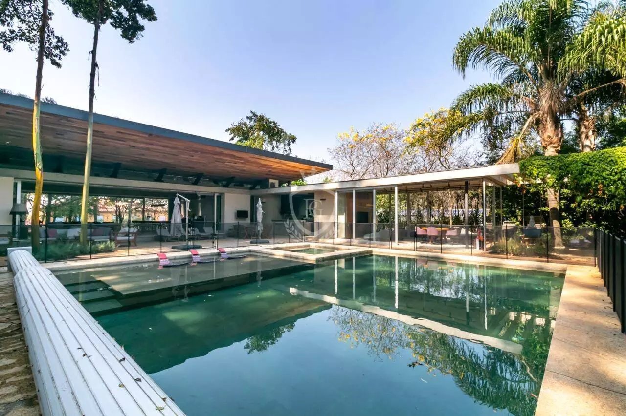 Casa com 6 Suítes à Venda no Condomínio Fazenda Boa Vista