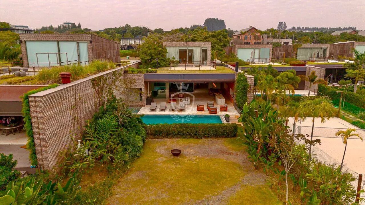 Casa com 5 Suítes à Venda no Condomínio Fazenda Boa Vista