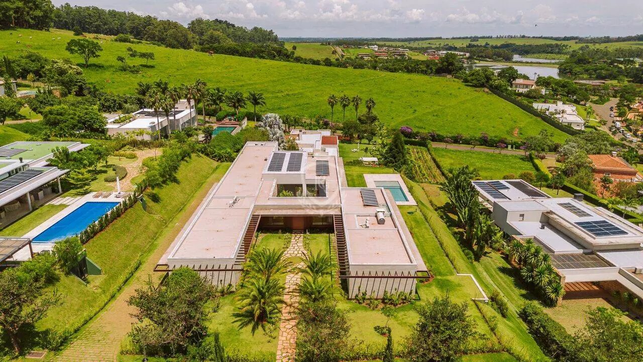 Casa com 6 Suítes à Venda no Condomínio Fazenda da Grama