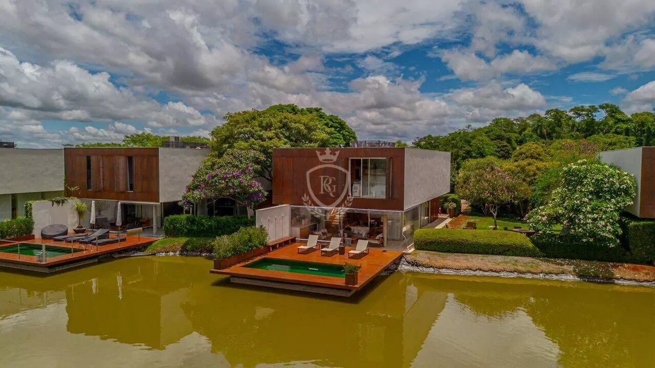 Casa com 4 Suítes à Venda no Condomínio Fazenda Boa Vista