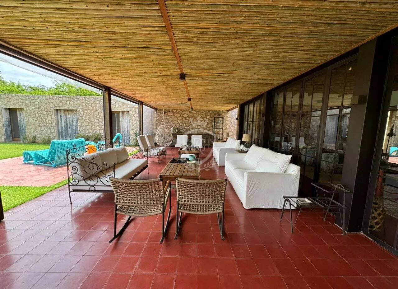 Casa com 5 Suítes à Venda no Condomínio Fazenda Boa Vista