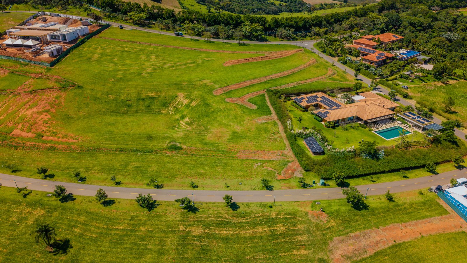 Terreno à venda no Condomínio Quinta da Baroneza