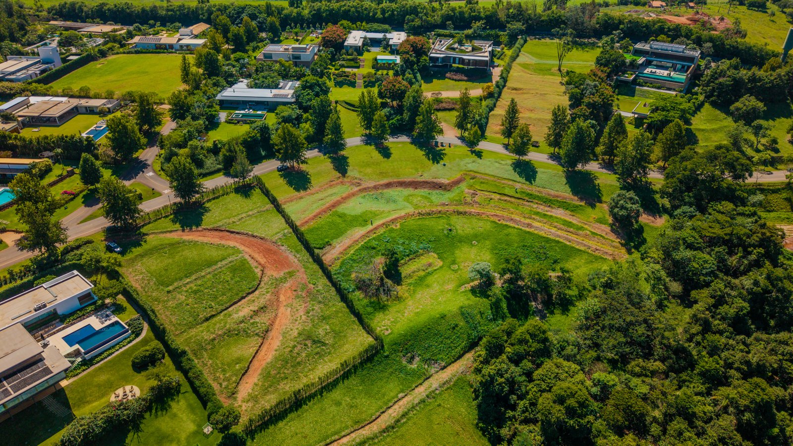 Terreno à venda no Condomínio Quinta da Baroneza 