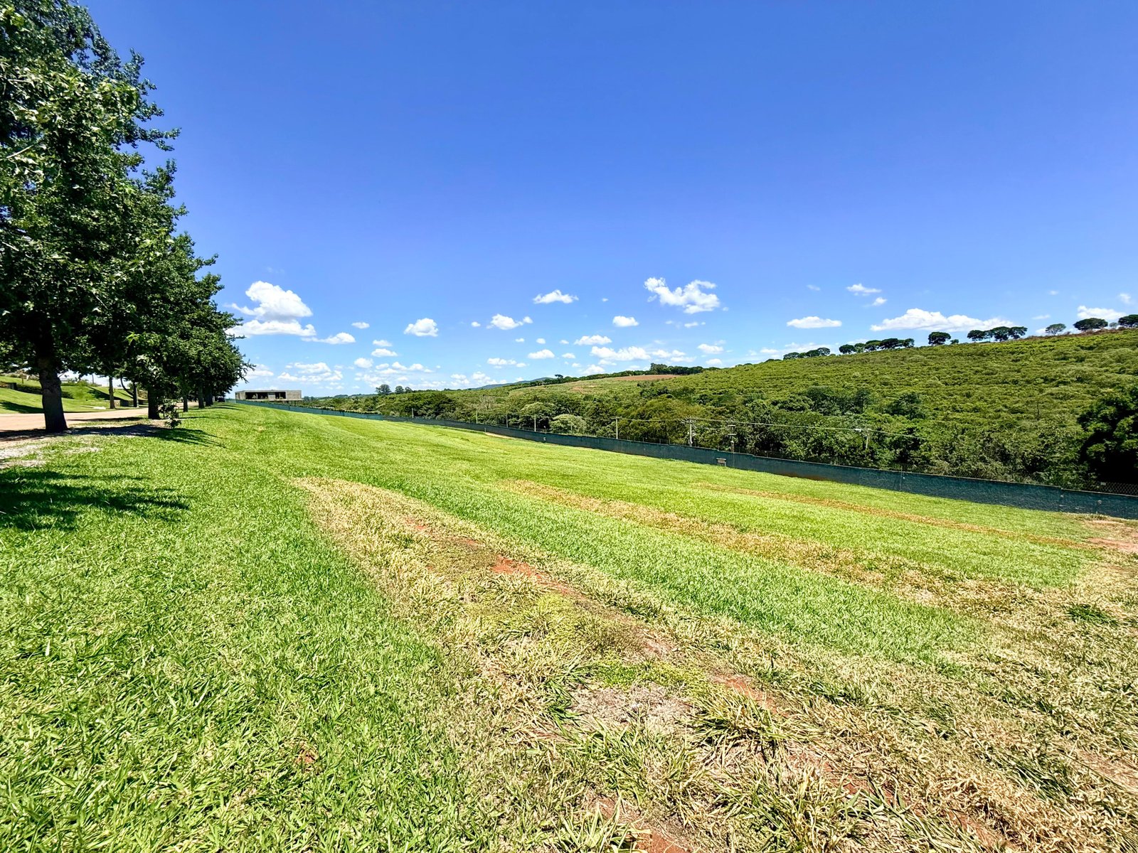 Terreno à venda no Condomínio Quinta da Baroneza