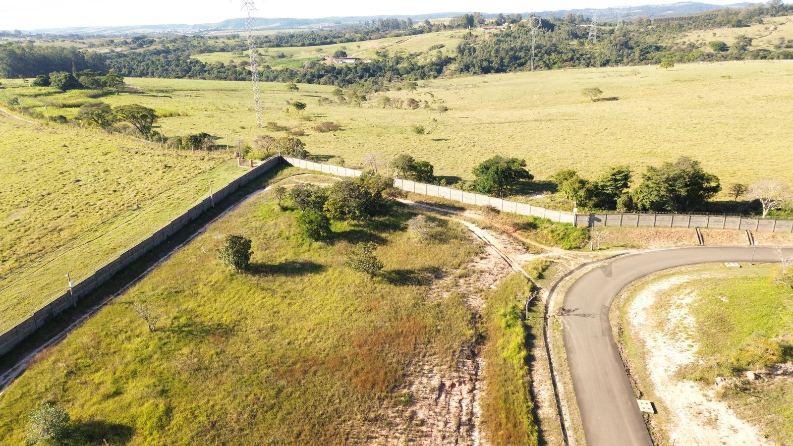 Terreno a venda no condomínio Terras de São José II