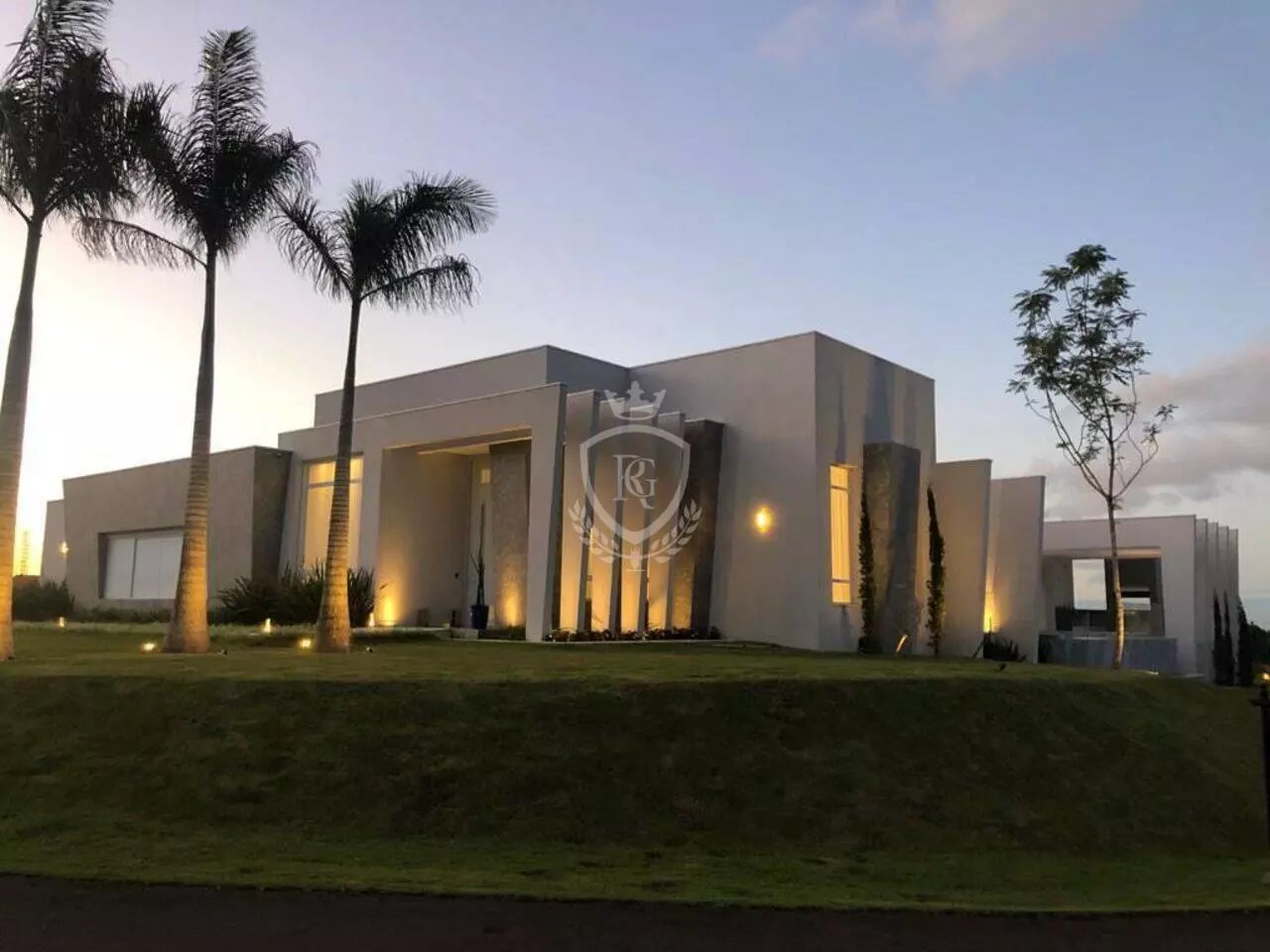 Casa com 6 Suítes à Venda no Condomínio Terras de São José II