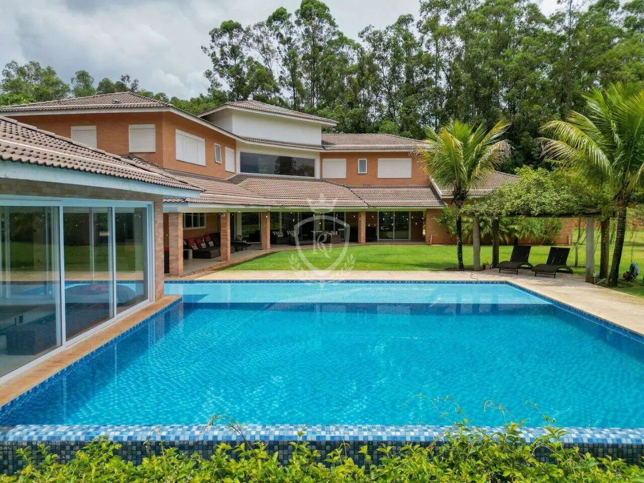Casa com 5 Suítes à Venda no Condomínio Terras de São José II