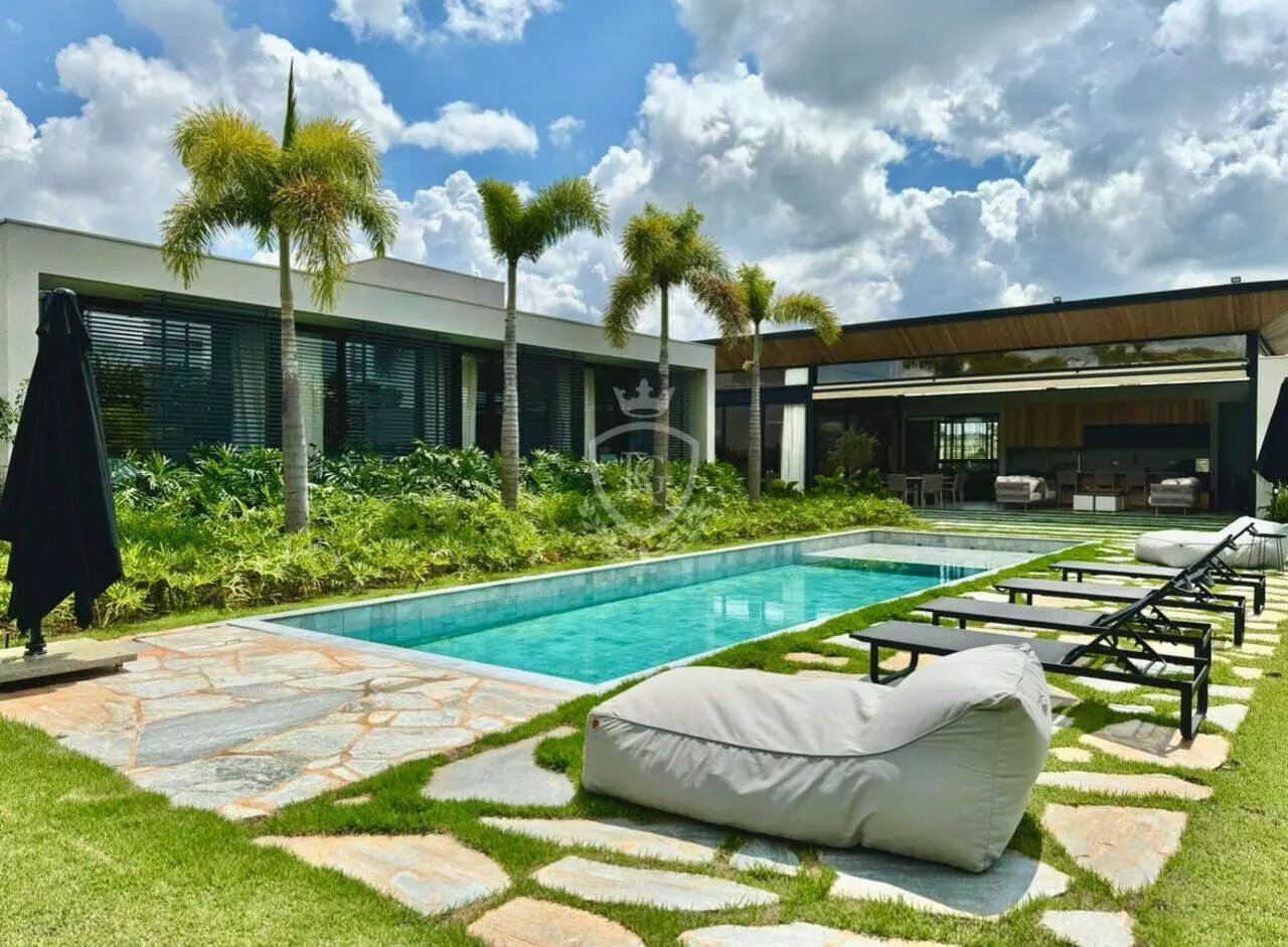 Casa com 5 Suítes à Venda no Condomínio Terras de São José II