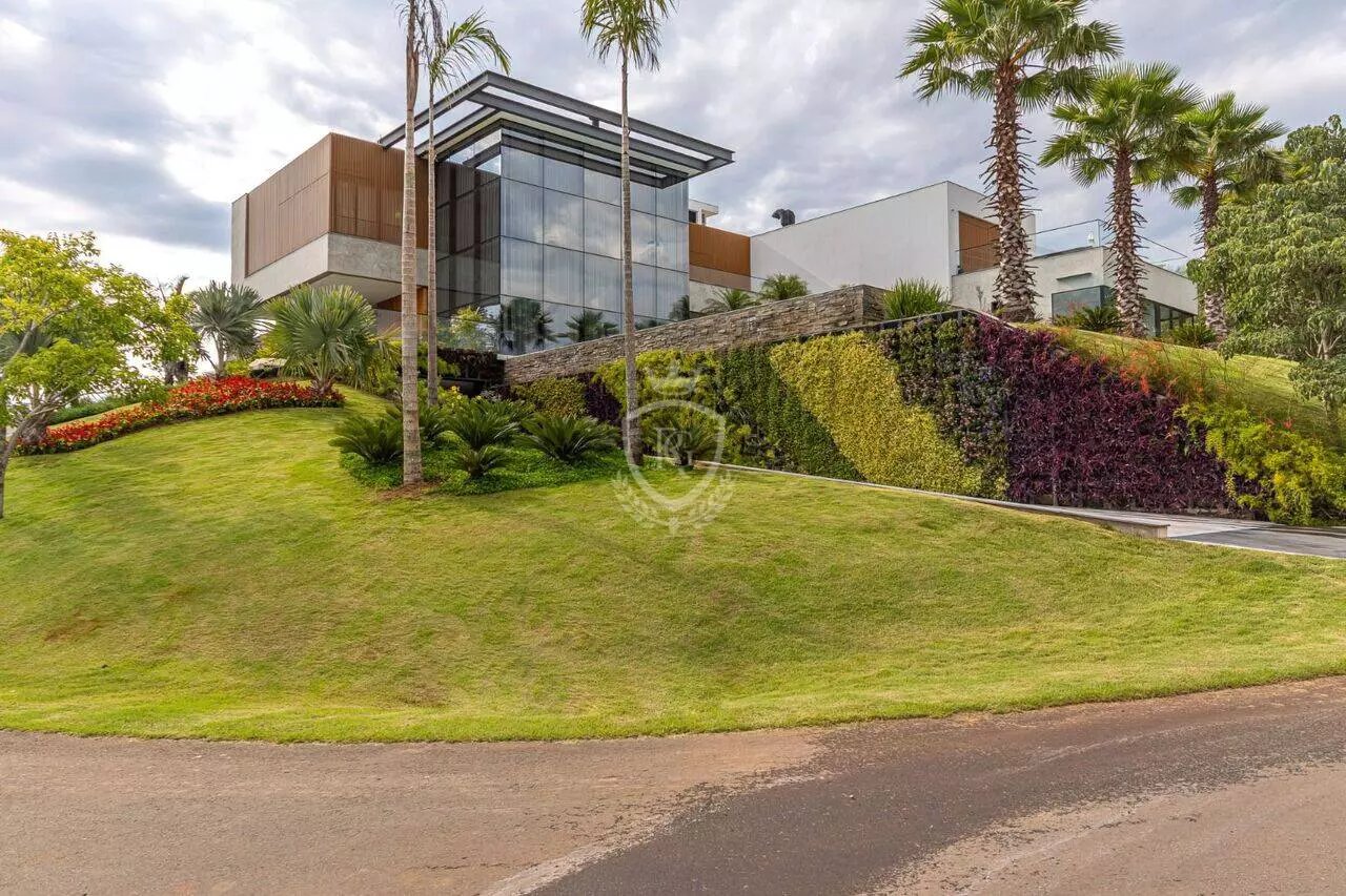 Casa com 6 Suítes à Venda no Condomínio Terras de São José II
