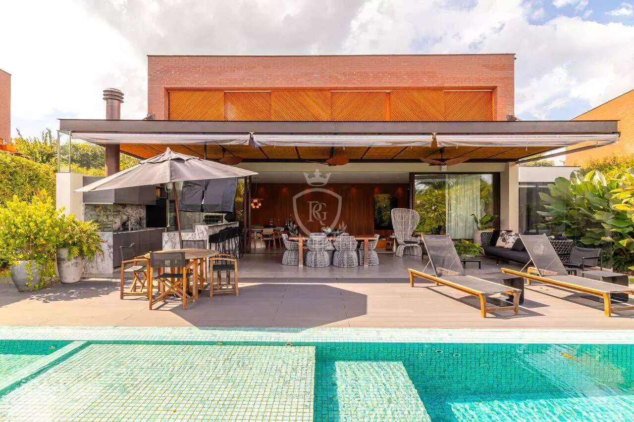 Casa com 5 Suítes à Venda no Condomínio Fazenda Boa Vista
