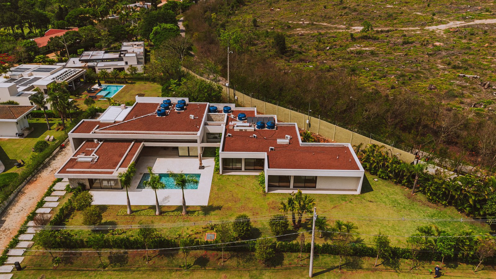 Casa com 5 Suítes à Venda no Condomínio Terras de São José