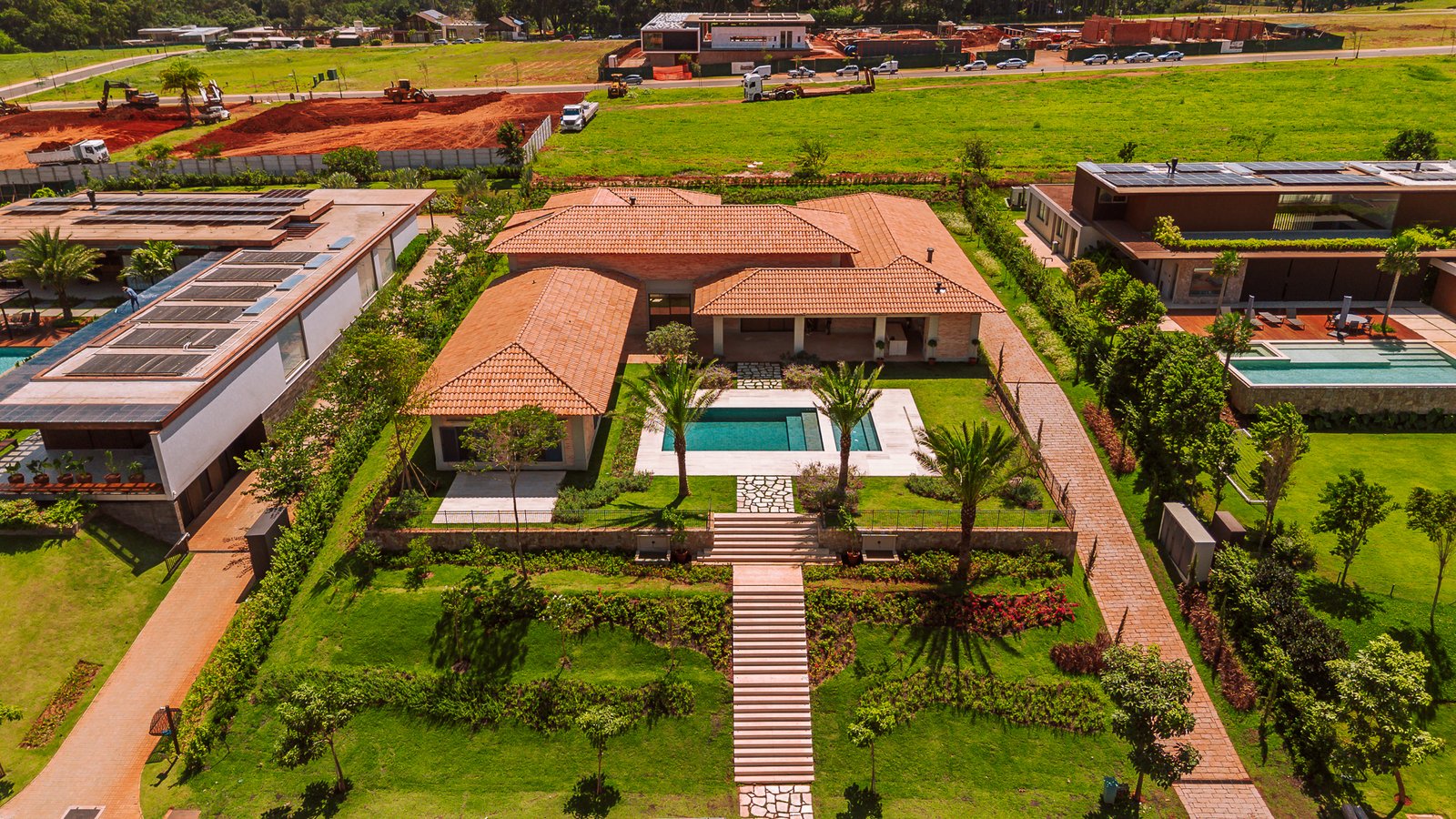 Casa com 6 Suítes à Venda no Condomínio Fazenda da Grama